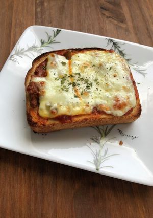 余ったミートソースdeチーズトースト-レシピのメイン写真