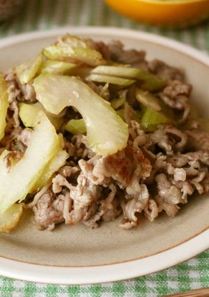 材料２つ！セロリと牛肉のうま塩炒め-レシピのメイン写真