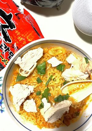 ゆで鶏と2種ネギで辛ラーメンアレンジ♪-レシピのメイン写真
