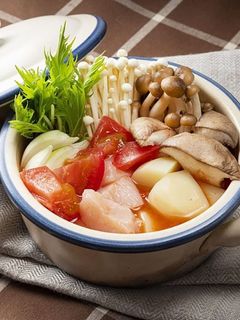 きのこの入ったトマト鍋-レシピのメイン写真