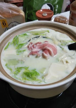 白菜消費に！豚バラの脂が甘い絶品豆乳鍋-レシピのメイン写真