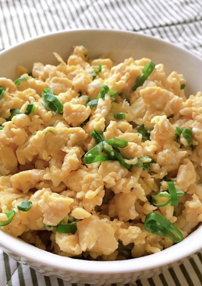 お昼はチャチャっと✩玉子とネギのそぼろ丼-レシピのメイン写真