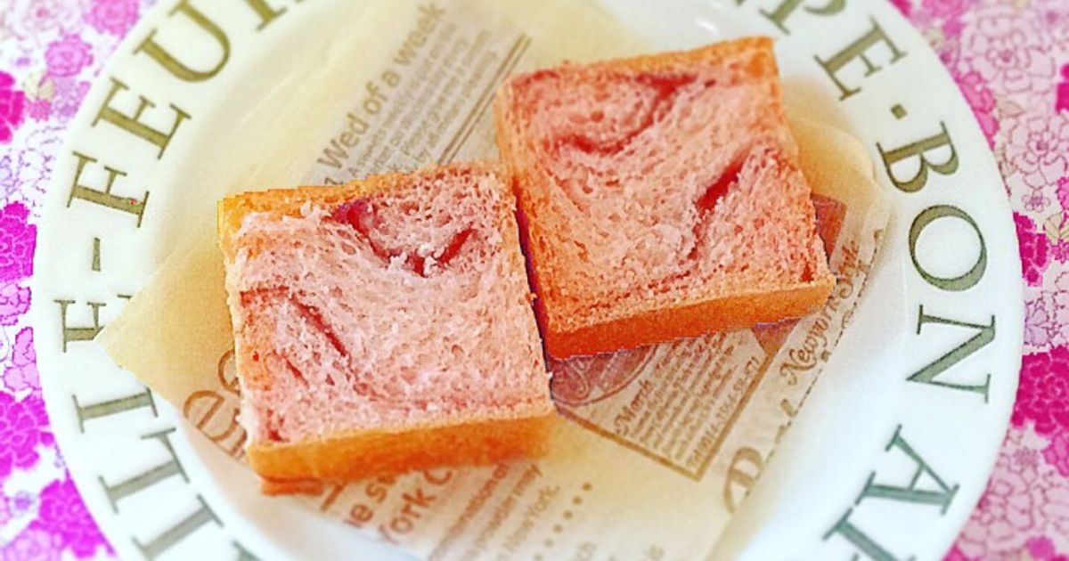 いちごオレで苺ミルクパン&苺あん食パン♬ by hikarin