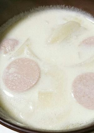 魚肉ソーセージと玉ねぎのミルクスープ-レシピのメイン写真