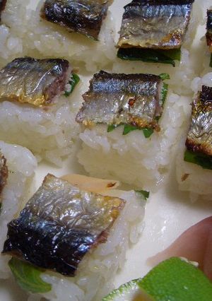 焼き秋刀魚の押し寿司　カボスの酢飯で-レシピのメイン写真