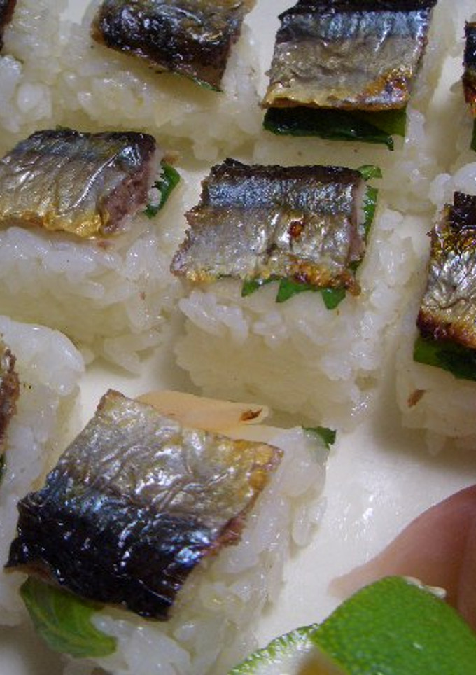 焼き秋刀魚の押し寿司　カボスの酢飯で-レシピのメイン写真