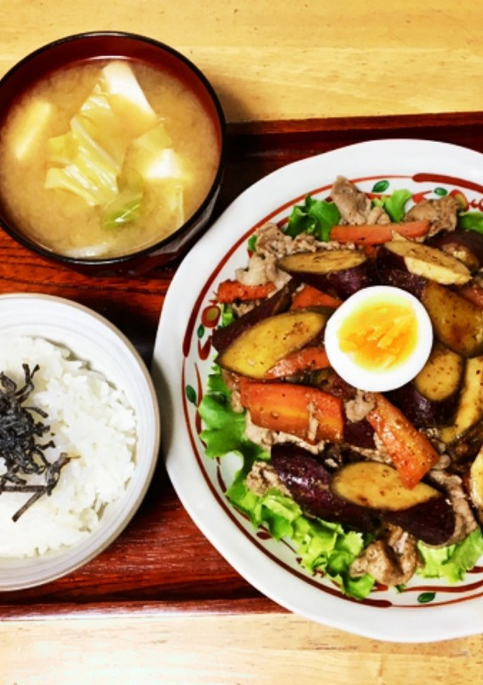 さつまいもと豚肉の胡麻ドレ炒め-レシピのメイン写真