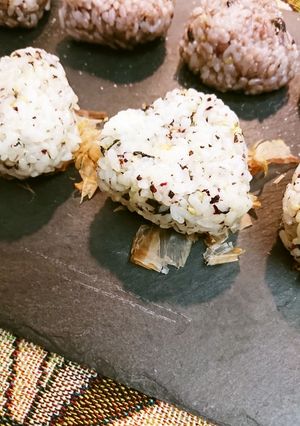 梅茶漬け素ゆかりお結び-レシピのメイン写真