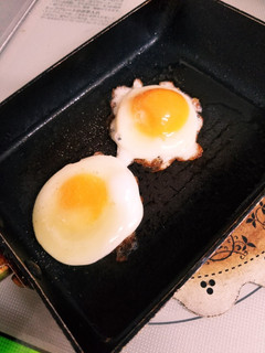 1つの卵から2つの目玉焼き-レシピのメイン写真