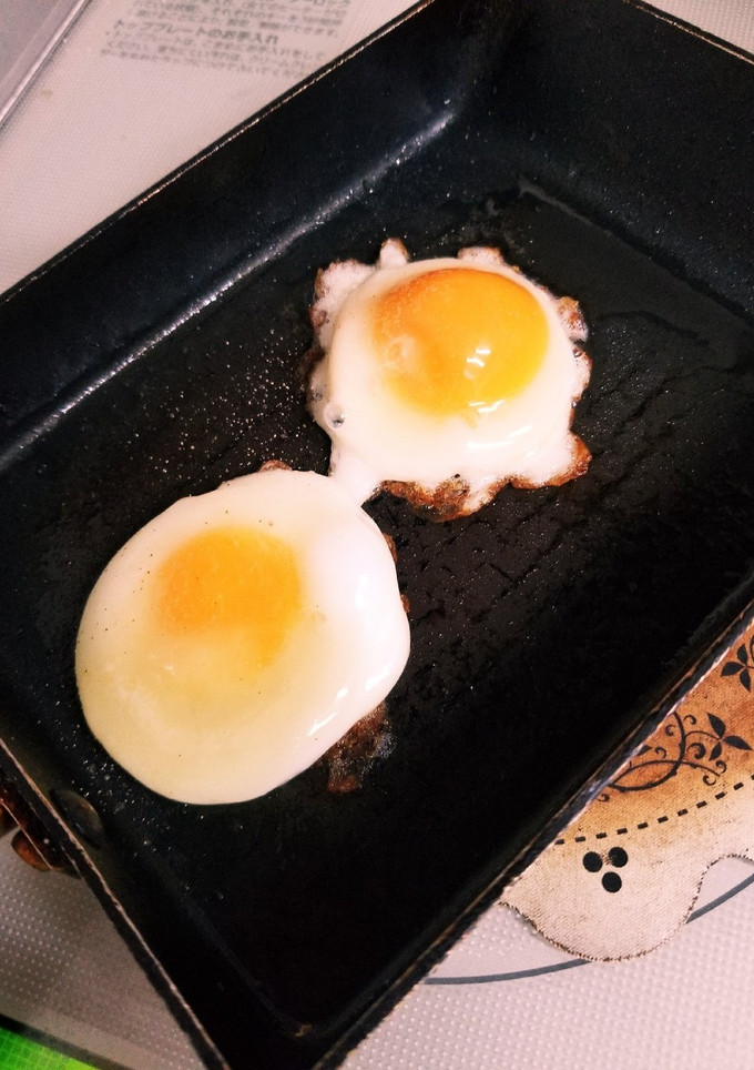 １つの卵から２つの目玉焼き-レシピのメイン写真