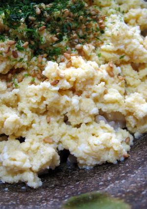 高野豆腐と卵のふんわりそぼろ丼-レシピのメイン写真