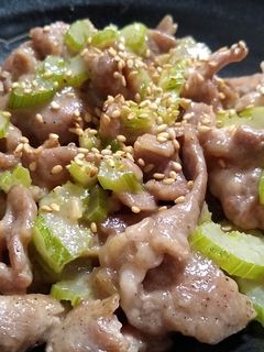 実は相性抜群!牛肉とセロリの中華炒め-レシピのメイン写真