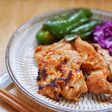 作り置き、鶏肉のにんにく風味塩麹漬け。
