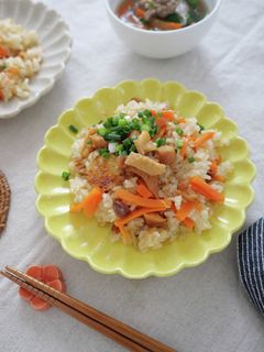 焼き鳥の缶詰としめじ人参の炊き込みご飯-レシピのメイン写真