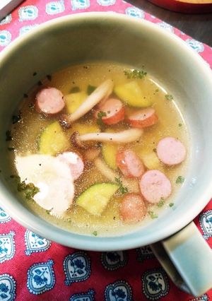 ズッキーニとウインナーのコンソメスープ-レシピのメイン写真