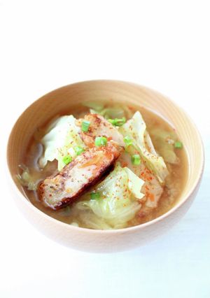 簡単に【キャベツとさつま揚げのお味噌汁】-レシピのメイン写真