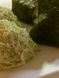 とろろ昆布おにぎりと揚げ玉のおにぎり-レシピのメイン写真