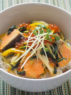 ガリバタ鮭といくらの親子丼-レシピのメイン写真