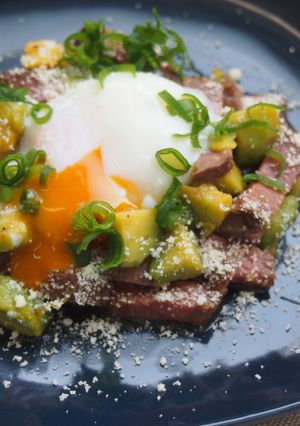 ローストビーフとアボカドの洋風ユッケ-レシピのメイン写真