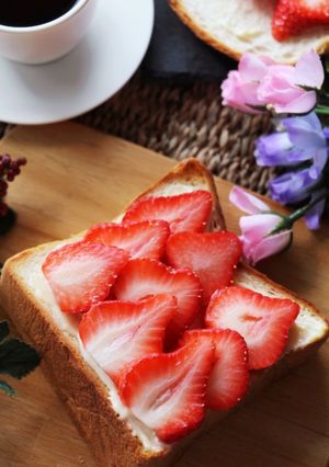 いちごチーズケーキの冷凍作りおきトースト-レシピのメイン写真