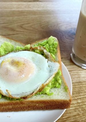 アボカド目玉焼き食パン＆スムージー-レシピのメイン写真