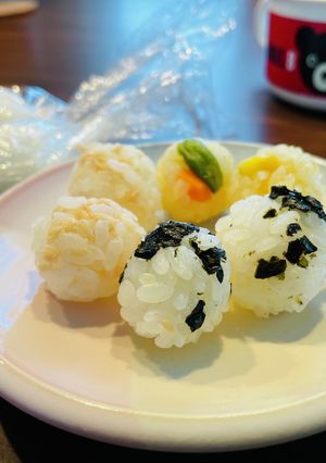 ラップで簡単♪ひとくちキャンディおにぎり-レシピのメイン写真