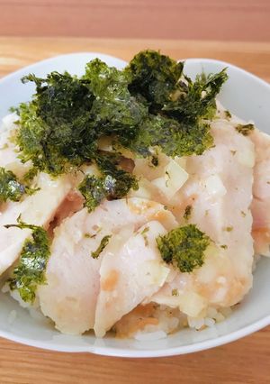 サラダチキンdeさっぱり梅麹丼-レシピのメイン写真