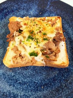 豚生姜焼き風トースト卵のせ-レシピのメイン写真