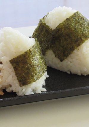 〚 魚の子（魚卵）と昆布のおにぎり 〛-レシピのメイン写真