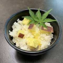 รูปของ 志学のおだしdeさつまいもご飯
