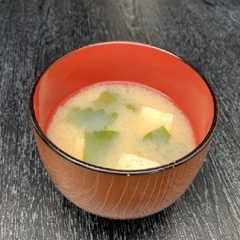 รูปของ 志学のおだしdeわかめと豆腐のお味噌汁