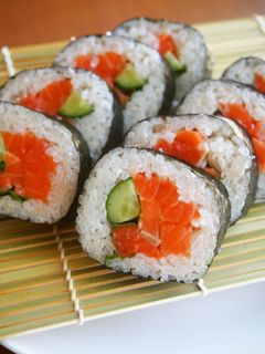 サーモンたっぷり!巻き寿司♪恵方巻きにも-レシピのメイン写真