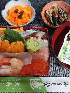 人参のマリネと出前生ちらし寿し-レシピのメイン写真