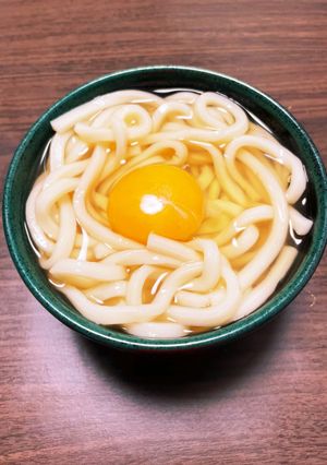 給料日前！お腹いっぱい月見うどん-レシピのメイン写真