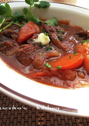 煮込むだけ簡単カレー肉の赤ワイン煮込み-レシピのメイン写真