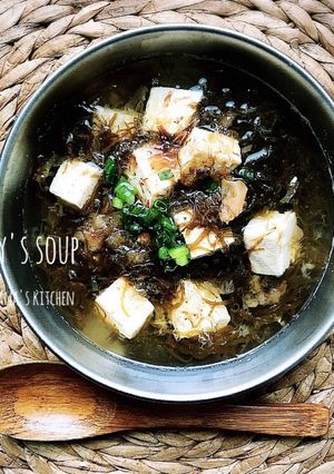 たっぷりもずくと豆腐の梅スープ♪♪-レシピのメイン写真