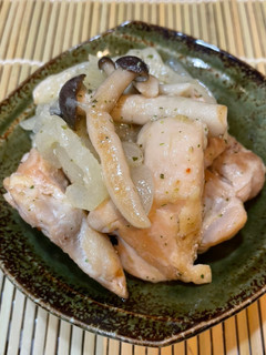 さっぱり美味しい!鶏の塩レモン炒め-レシピのメイン写真