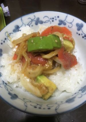 簡単!アボカドスモークサーモン漬け丼-レシピのメイン写真