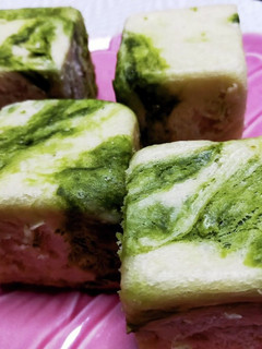 キューブ型が可愛い♪抹茶パン-レシピのメイン写真