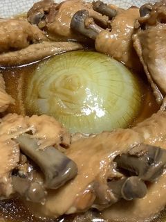 玉ねぎ丸ごと♪圧力鍋で手羽先の甘酢煮込み-レシピのメイン写真