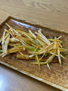 おつまみに♩焼き油揚げのピリ辛白髪葱のせ-レシピのメイン写真