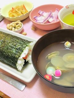 節分に恵方巻き・太巻メインの夕飯です-レシピのメイン写真