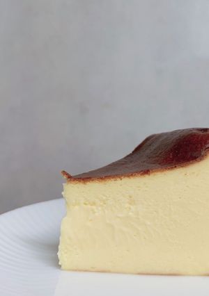 ぺろっと食べれちゃうバスクチーズケーキ-レシピのメイン写真