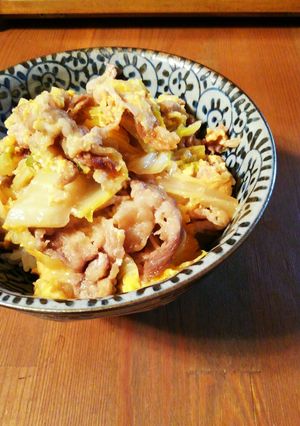 白菜大量消費☆牛バラ肉と白菜の卵とじ丼-レシピのメイン写真