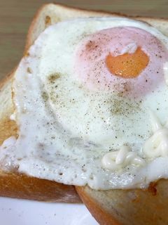 目玉焼き食パン-レシピのメイン写真