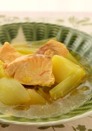 〈くらし薬膳〉鮭のサフランスープ-レシピのメイン写真