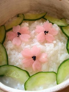 桜の花を飾ったお粥-レシピのメイン写真