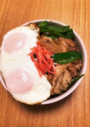タモリの生姜焼きで目玉どんぶり-レシピのメイン写真