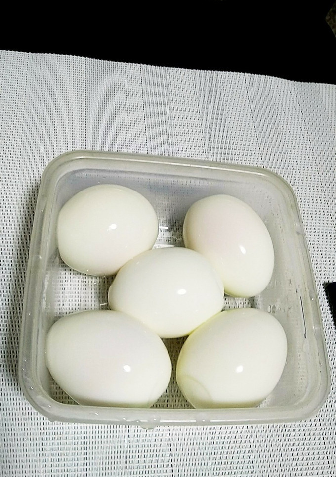 卵の殻をすぐ剥く！-レシピのメイン写真