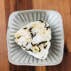 รูปของ ☆食感抜群！簡単塩昆布おにぎり☆